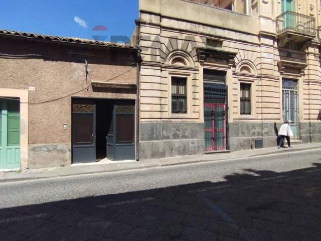 Locale Commerciale in vendita a Santa Maria Di Licodia, Sicilia