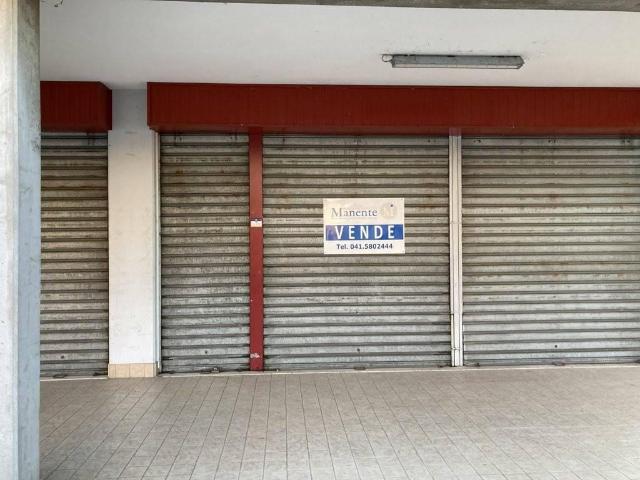 Locale Commerciale in vendita a Caselle de' Ruffi, Villanova Di Camposanpiero