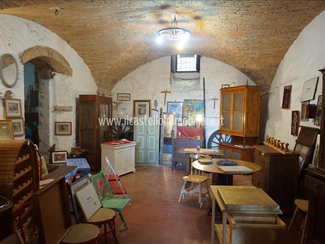 Locale Commerciale in vendita a Sarteano, Toscana