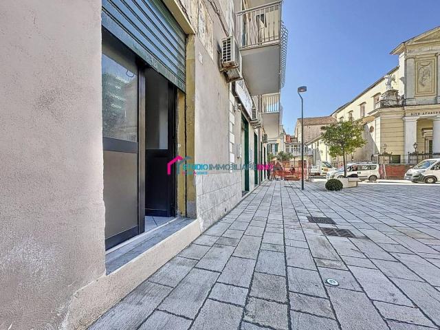Locale Commerciale in vendita a Saviano, Campania