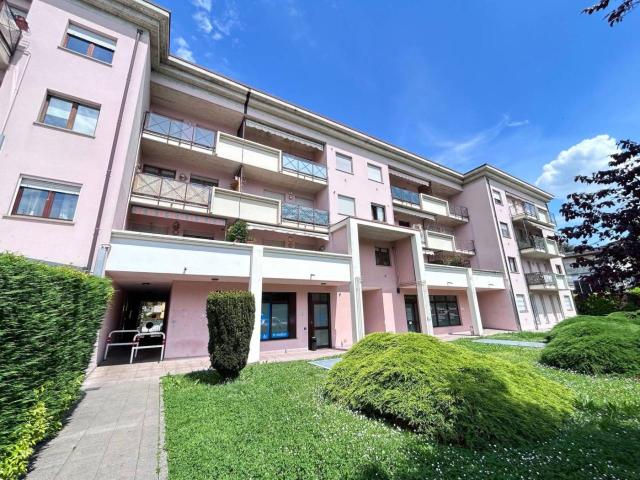 Locale Commerciale in vendita a Scanzorosciate, Lombardia