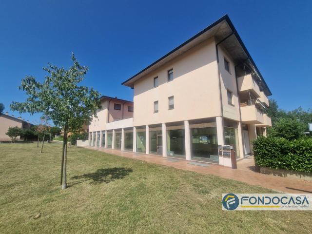 Locale Commerciale in vendita a Lugana, Sirmione