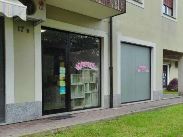 Locale Commerciale in vendita a Sondrio, Lombardia