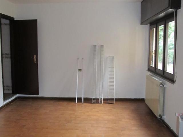 Locale Commerciale in vendita a Campoledro, Sondrio