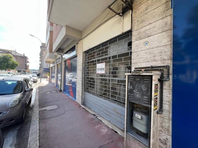 Locale Commerciale in vendita a Sora, Lazio