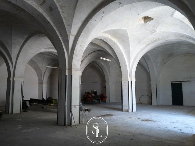 Locale Commerciale in vendita a Puglia, Lecce