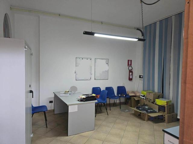 Locale Commerciale in vendita a Puglia, Taranto