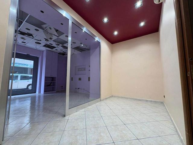 Locale Commerciale in vendita a Puglia, Taranto