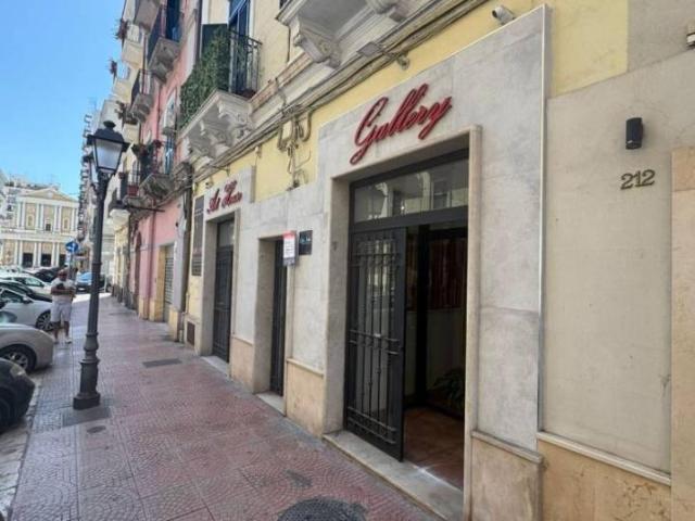 Locale Commerciale in vendita a Puglia, Taranto