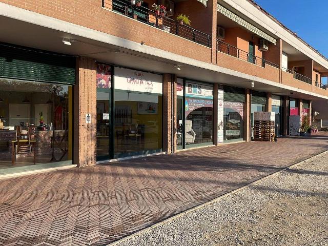Locale Commerciale in vendita a Teramo, Abruzzo