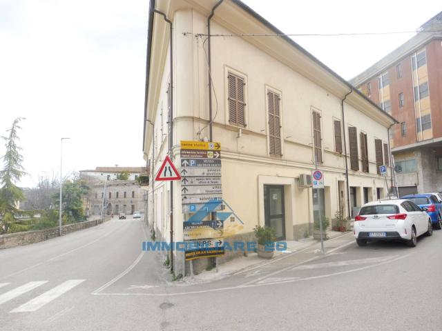 Locale Commerciale in vendita a San Giorgio, Teramo