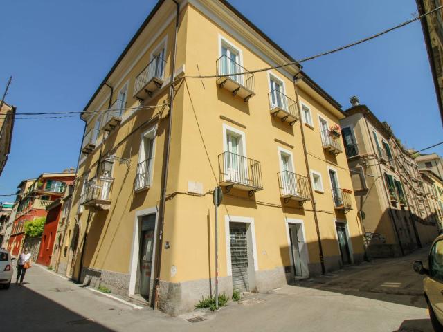Locale Commerciale in vendita a Santa Maria a Bitetto, Teramo