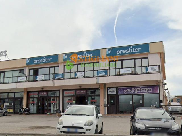 Locale Commerciale in vendita a Termoli, Molise