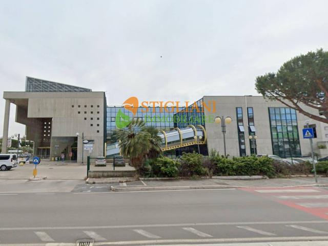Locale Commerciale in vendita a Termoli, Molise