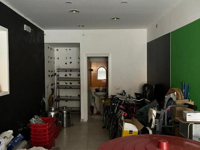 Locale Commerciale in vendita a Torchiara, Campania