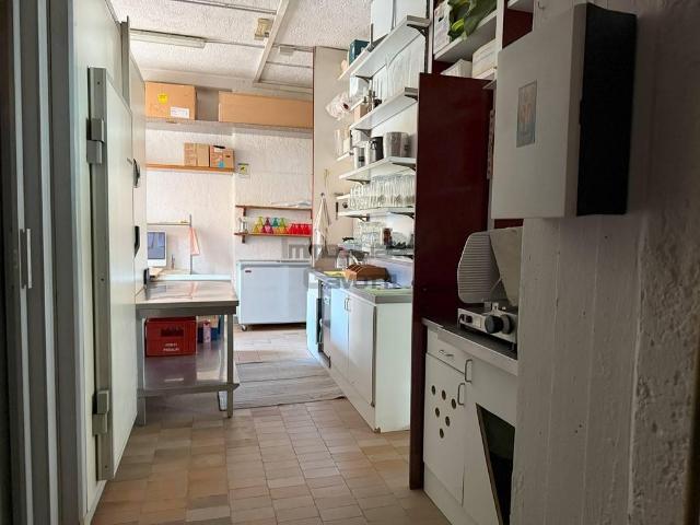 Locale Commerciale in vendita a Torre Boldone, Lombardia