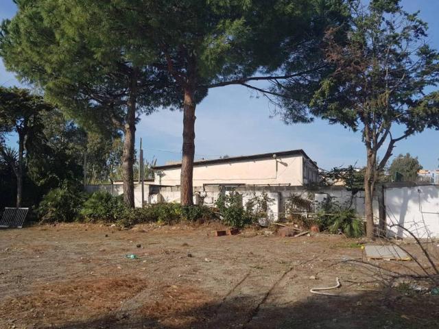 Locale Commerciale in vendita a Sant'Antonio, Torre Del Greco
