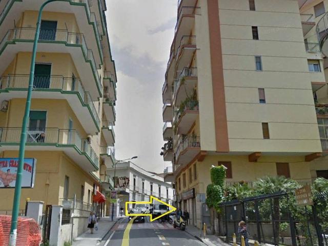 Locale Commerciale in vendita a Sant'Antonio, Torre Del Greco