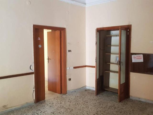 Locale Commerciale in vendita a Sant'Antonio, Torre Del Greco