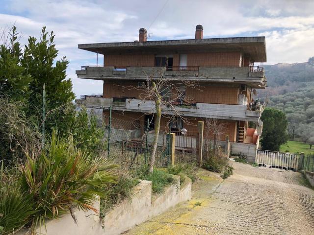 Locale Commerciale in vendita a Unione dei Comuni della Val Vibrata, Tortoreto