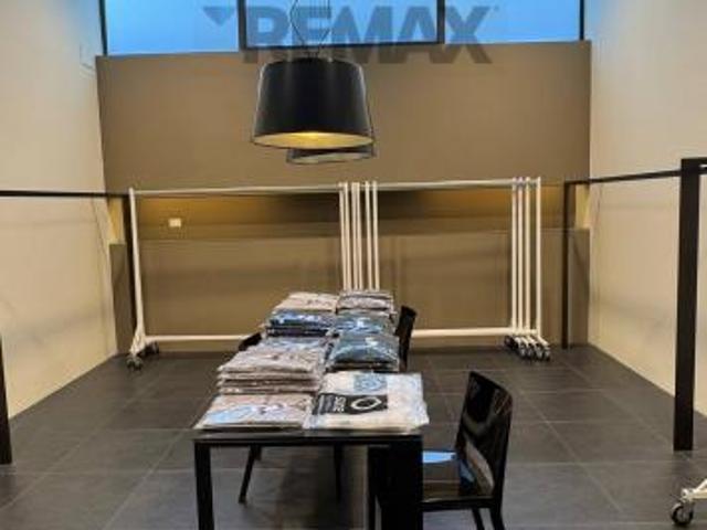Locale Commerciale in vendita a Canalicchio, Tremestieri Etneo