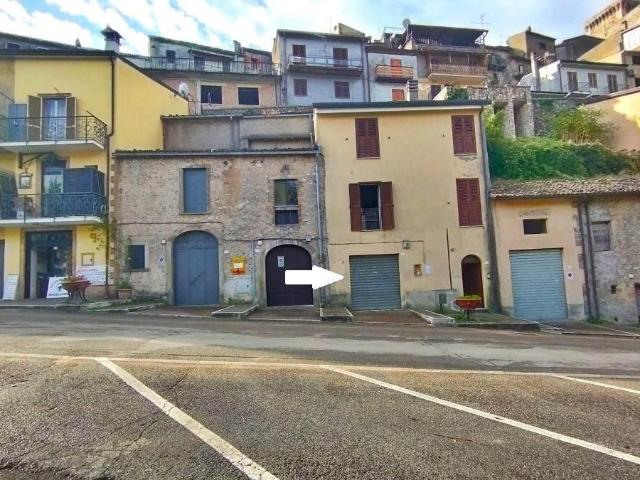 Locale Commerciale in vendita a Trevi Nel Lazio, Lazio