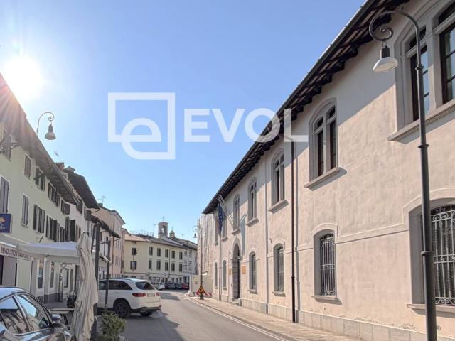 Locale Commerciale in vendita a Borgo Pracchiuso, Reana Del Roiale