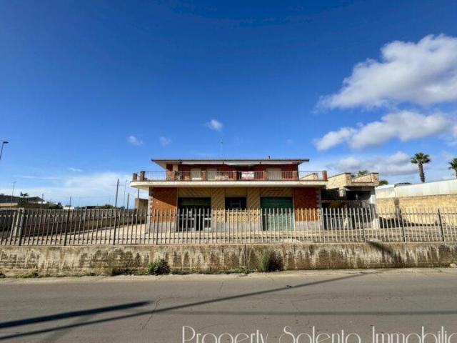 Locale Commerciale in vendita a Puglia, Lecce