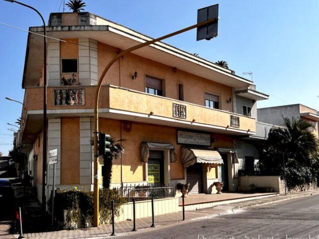Locale Commerciale in vendita a Puglia, Lecce