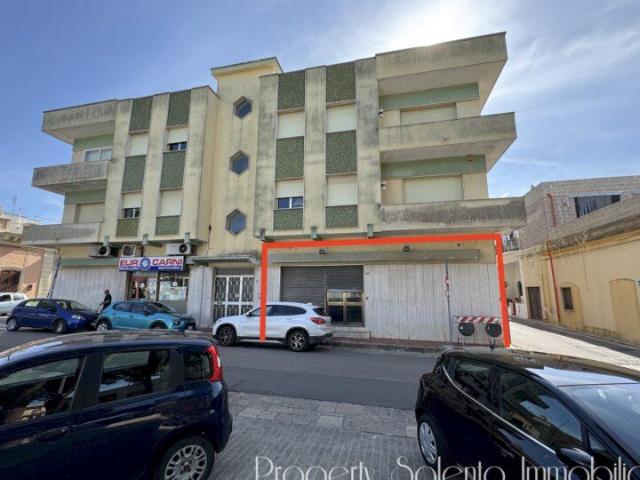 Locale Commerciale in vendita a Puglia, Lecce