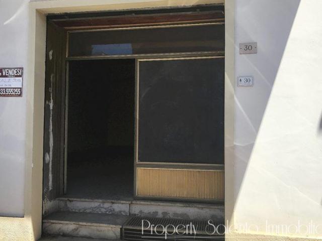 Locale Commerciale in vendita a Puglia, Lecce