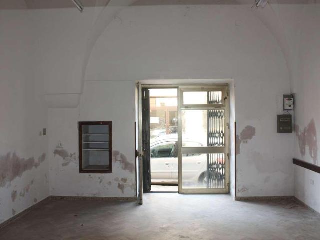 Locale Commerciale in vendita a Puglia, Lecce