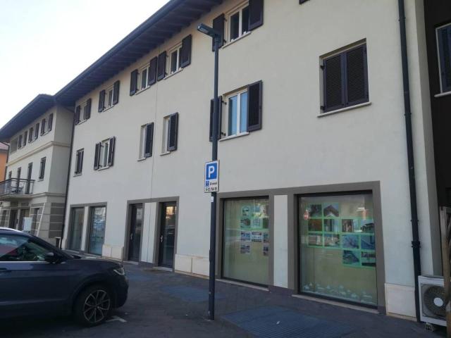 Locale Commerciale in vendita a Urgnano, Lombardia