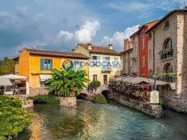 Locale Commerciale in vendita a Borghetto, Valeggio Sul Mincio