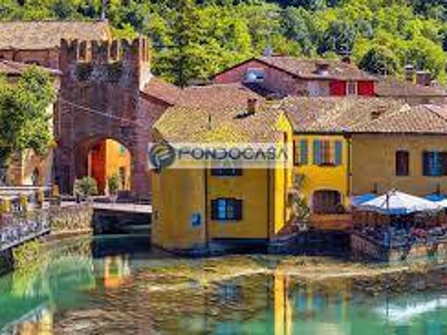 Locale Commerciale in vendita a Borghetto, Valeggio Sul Mincio