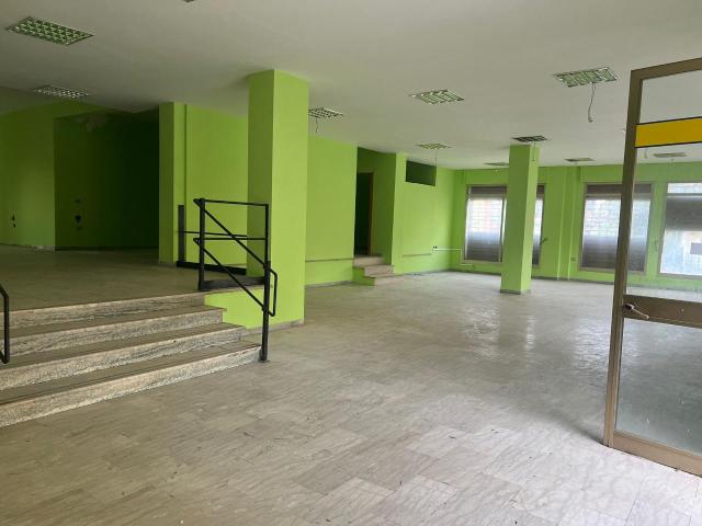 Locale Commerciale in vendita a Vallo Della Lucania, Campania