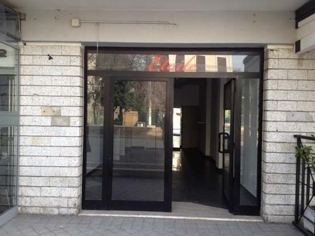 Locale Commerciale in vendita a Vasto, Abruzzo