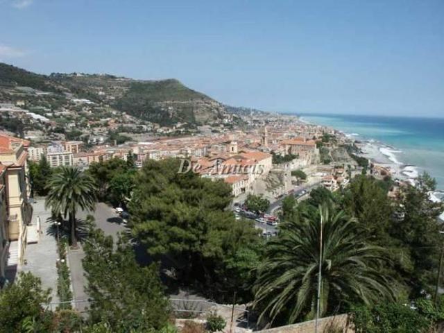 Locale Commerciale in vendita a Ventimiglia, Liguria