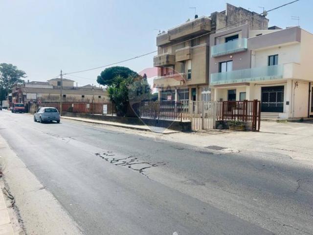 Locale Commerciale in vendita a Vittoria, Sicilia
