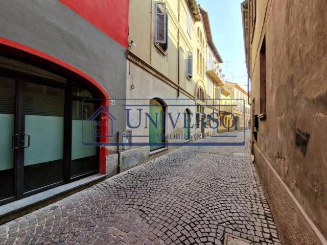 Locale Commerciale in vendita a Benvenuti, Voghera