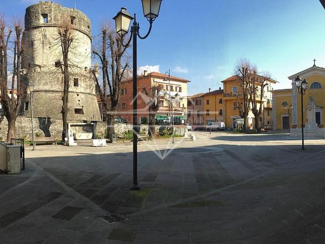 Locale Commerciale in vendita a La Prada, Carrara