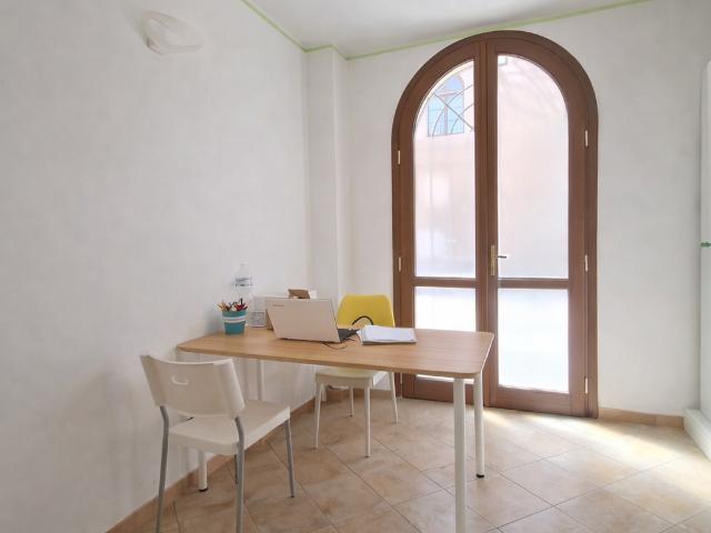 Locale Commerciale in vendita a Navacchio, Cascina