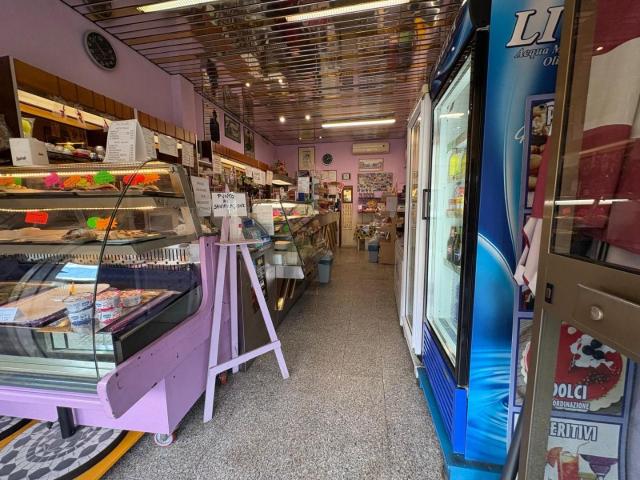 Locale Commerciale in vendita a Porta a Lucca, Pisa