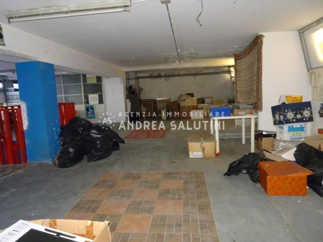 Locale Commerciale in vendita a Pontedera, Toscana