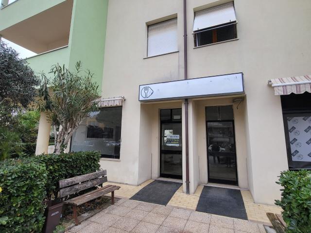 Locale Commerciale in vendita a Marche, Ancona
