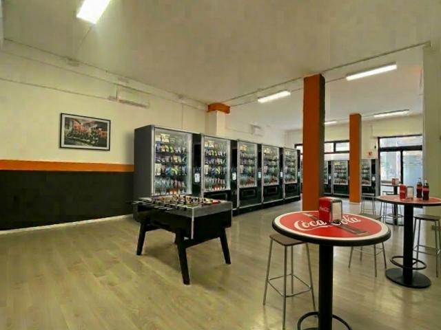 Locale Commerciale in vendita a Noicattaro, Bari