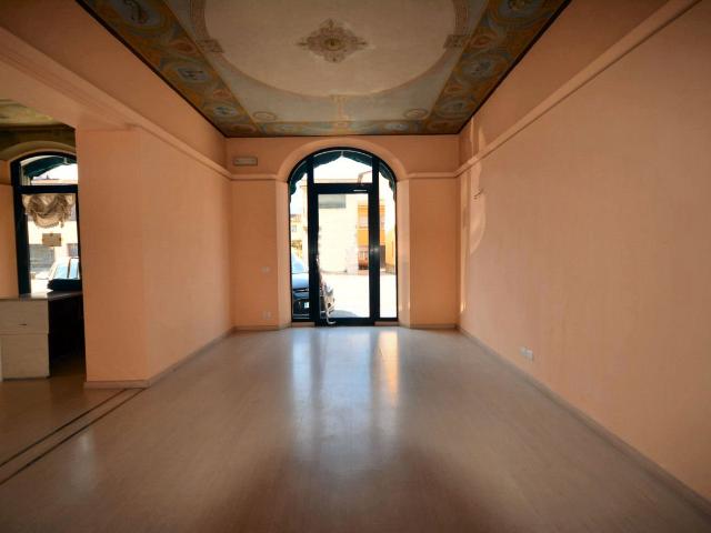 Locale Commerciale in vendita a Nave, Lucca
