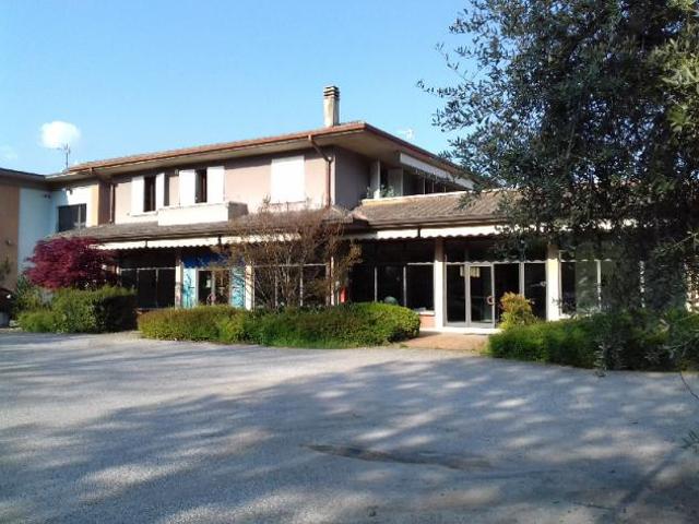 Locale Commerciale in vendita a Comunità Montana Parco Alto Garda bresciano, Salò