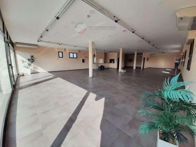 Locale Commerciale in affitto a San Giovanni In Marignano, Reggio Emilia