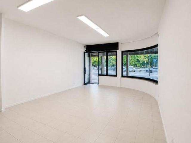 Locale Commerciale in affitto a Torre Boldone, Lombardia